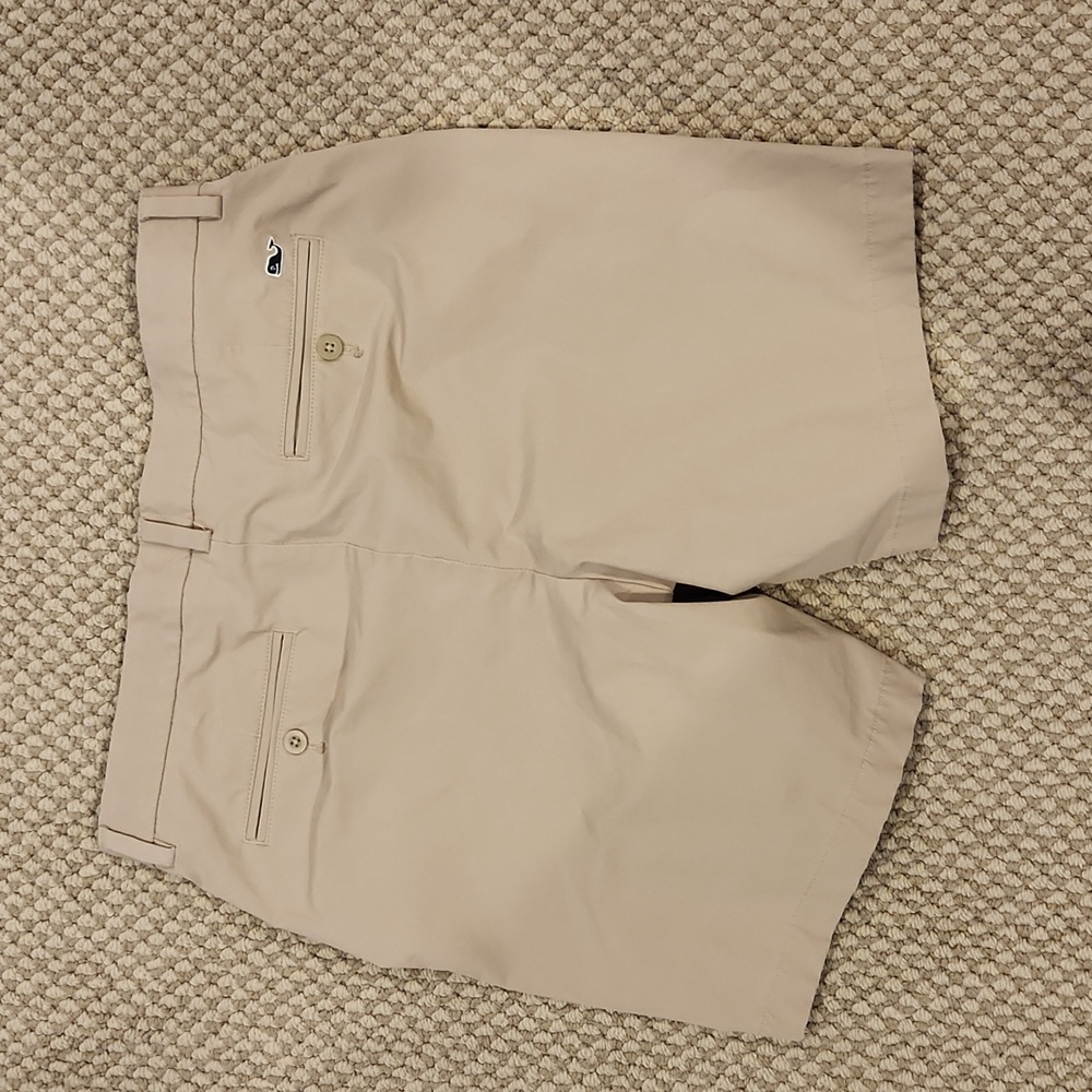 Vineyard Vines performance khaki shorts size 32 EUC - Picture 3 of 3